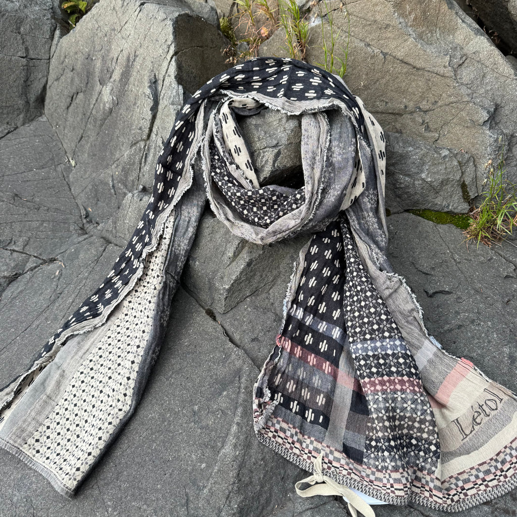 Daphne Pattern Jacquard Scarf in Noir by Letol