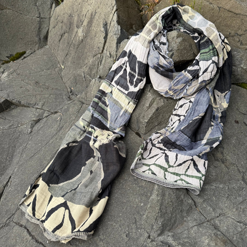 Florine Jacquard Scarf in Onyx by Letol