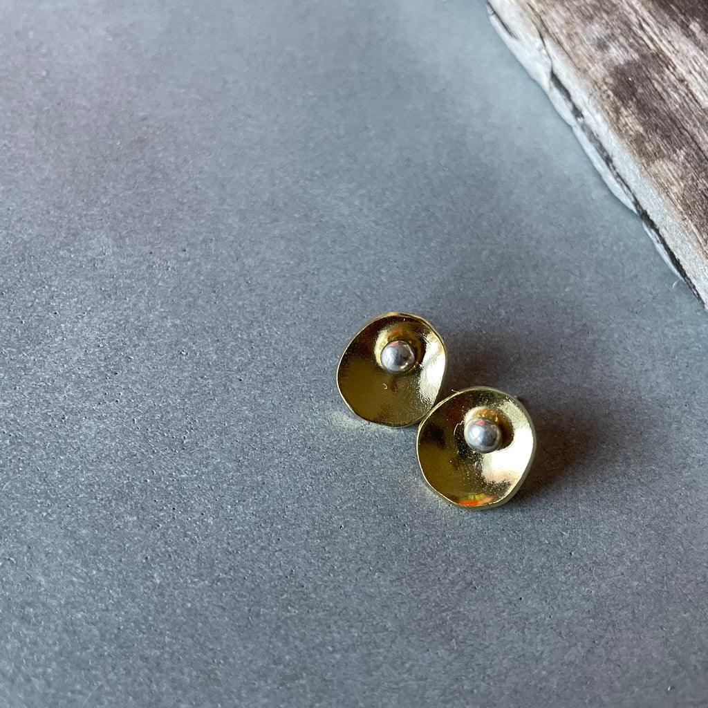 Oyster Convertible Stud Earrings by Mulxiply