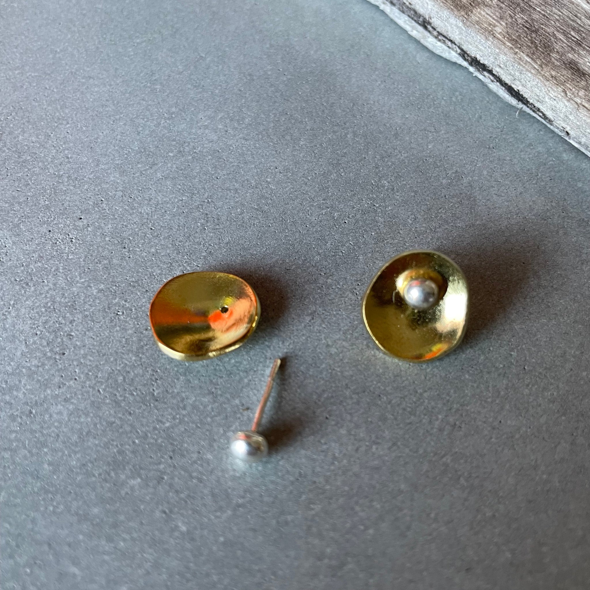 Oyster Convertible Stud Earrings by Mulxiply