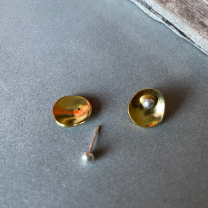 Oyster Convertible Stud Earrings by Mulxiply