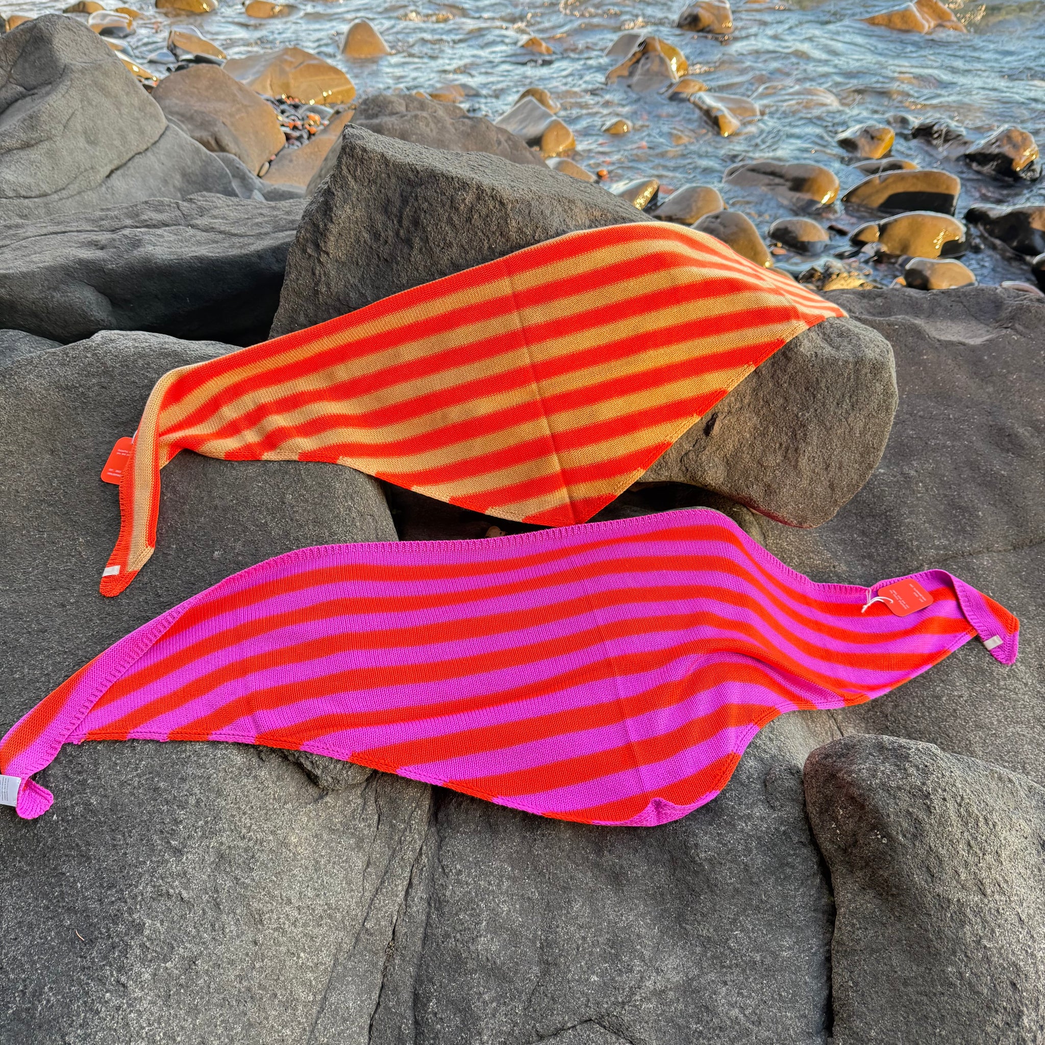 Simple Stripe Triangle Scarf by Verloop Knits