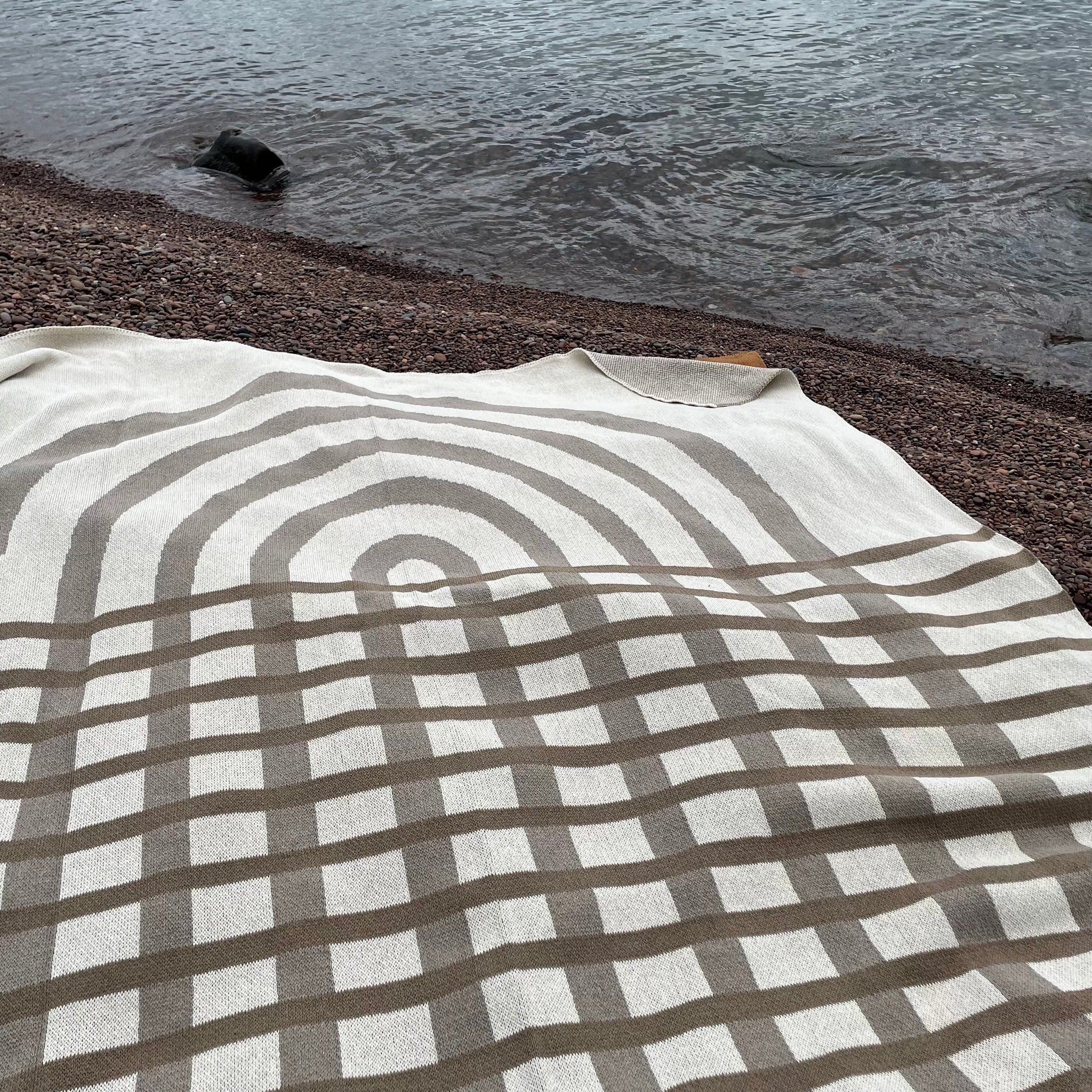 Arches Throw in Ceniza/Taupe by Stacy Garcia for In2Green